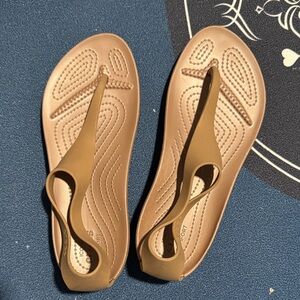 Crocs Serena flip sandal